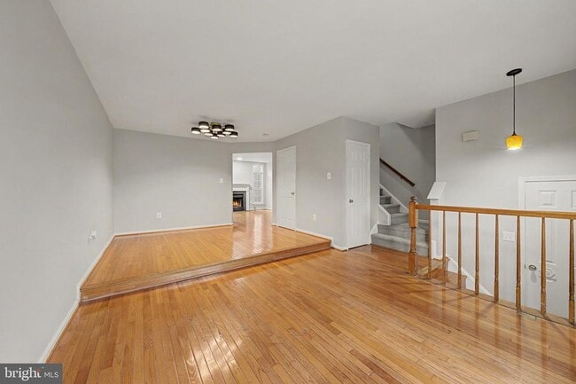 6952 Compton Ln