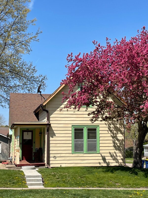 Photo - 939 Broadway St