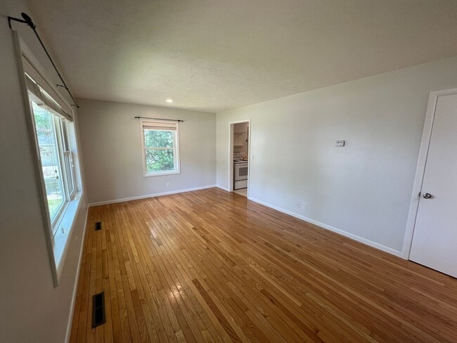 Photo - The Little Bungalow of Your Dreams Near East Bay! 2BR / 1BA Long-Term Rental
