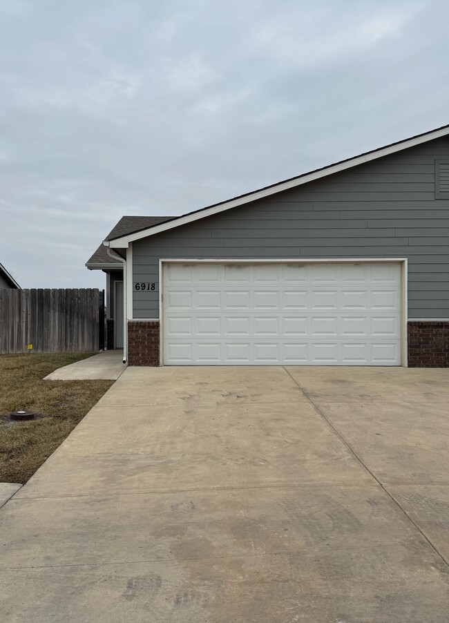 Photo - 6918 N Hydraulic Ave Townhome