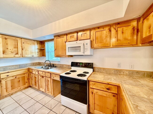 Photo - Charming 2-Bed Home in Middle Shooks Run — Utilities Included
