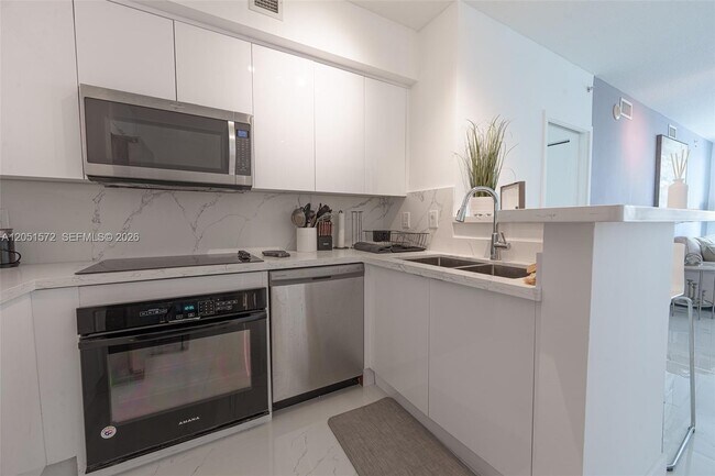 Photo - 335 S Biscayne Blvd Unidad 1600