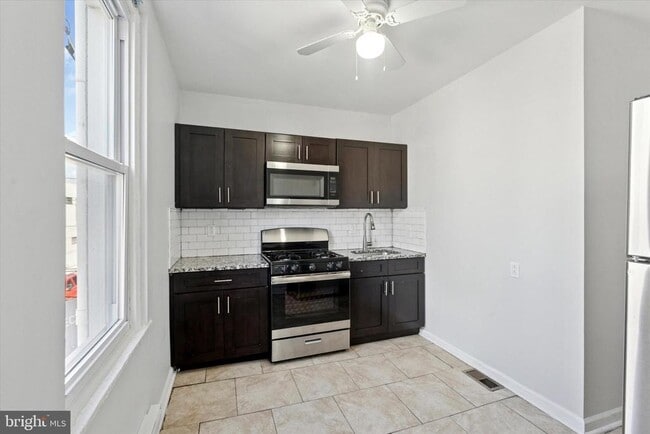 Building Photo - 1017 W Huntingdon St Unit APT. 2