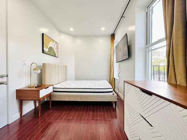 Photo - Crown Heights Room, HDTV, 24 min to Manhattan #537 Unit 2R
