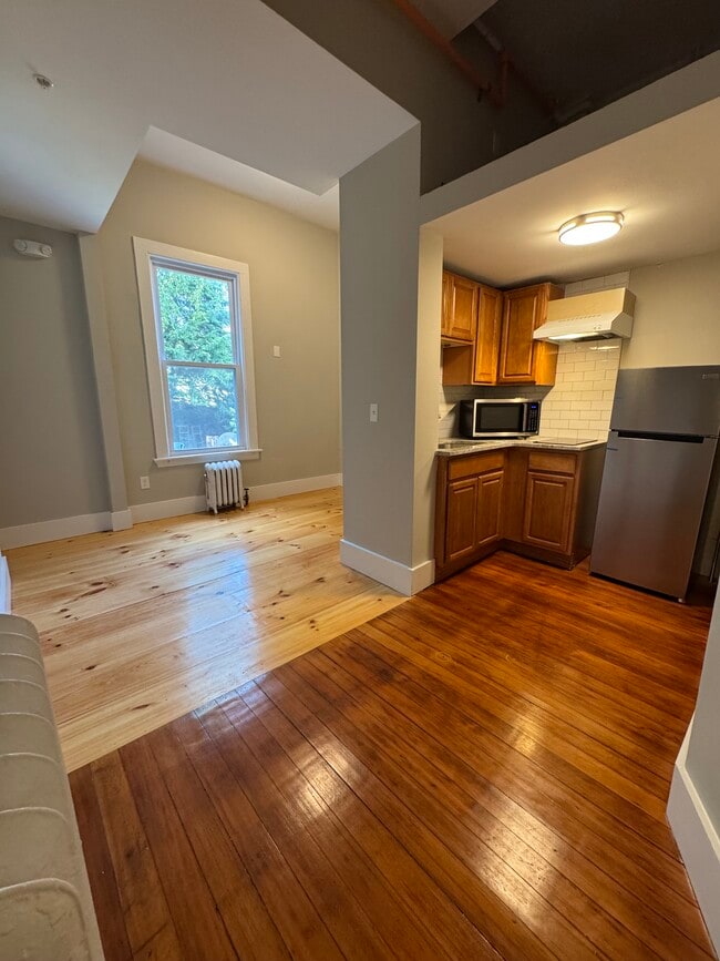 Building Photo - Common Street Belmont Unit 12