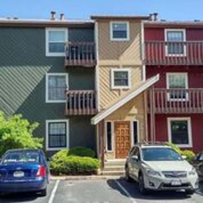 Building Photo - 2875 Shadow Creek Dr Unit 101