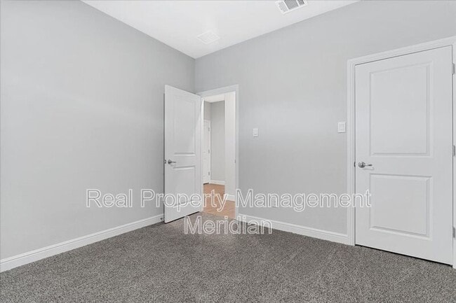 Photo - 212 Roundstone Rd