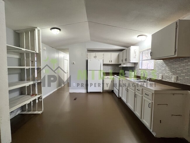 Photo - 240 Rister Rd