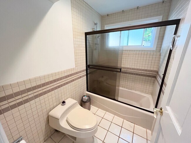 Photo - 619 Puuikena Dr Unidad Downstairs