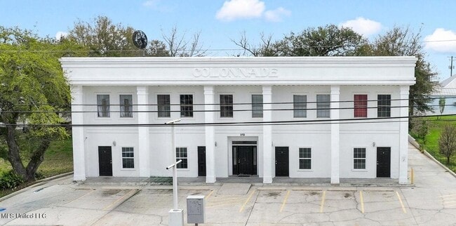 Building Photo - 212 E 2nd St