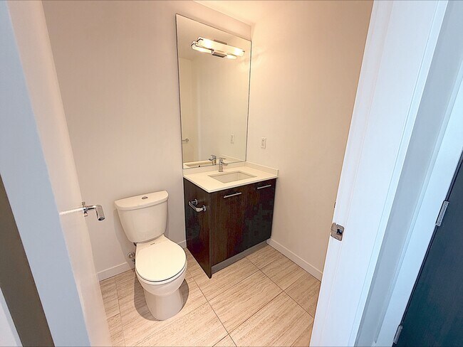 Photo - Centre West - 2502 Penthouse Unité 2502