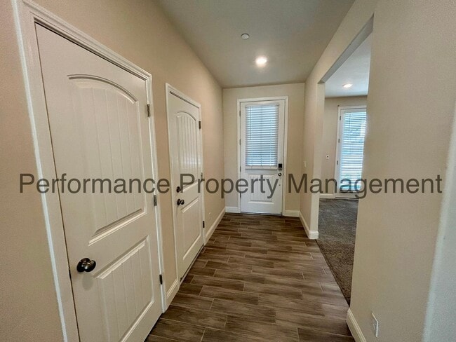 3608 Oak Lake Ln