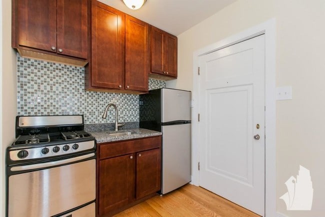 4546 N Damen Ave Unit 105