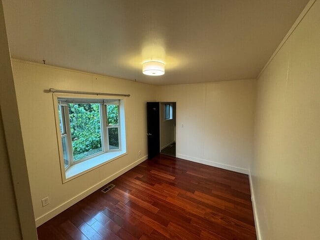 Photo - 9803 Rainier Ave S