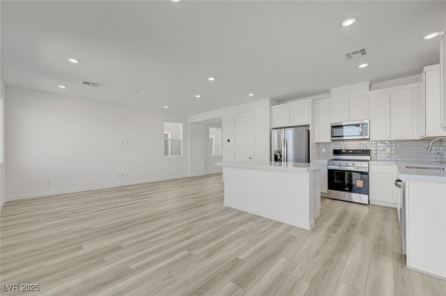 Building Photo - 8484 W Agate Ave