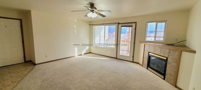 Building Photo - *** Very Nice Apartment - 3Bed 2Bath ***