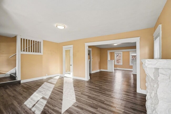 Building Photo - Beautiful 2 Bedroom 1 Bathroom house in Kansas City!