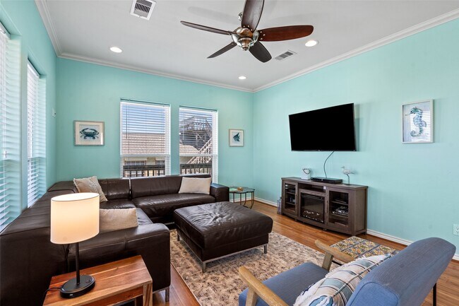 Photo - 3923 Reeves Dr