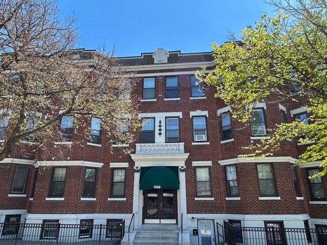 Building Photo - 1568 Commonwealth Ave Unit 12