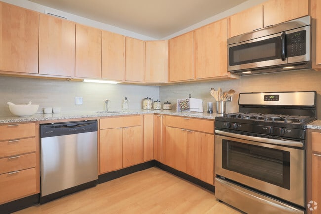 2 BR, 1 BA - Kitchen