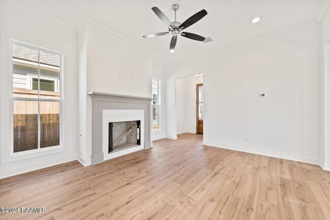 Photo - 128 Oak Village Dr