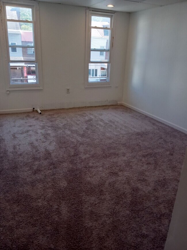 Photo - 403 W Centre St Unit 2 floor