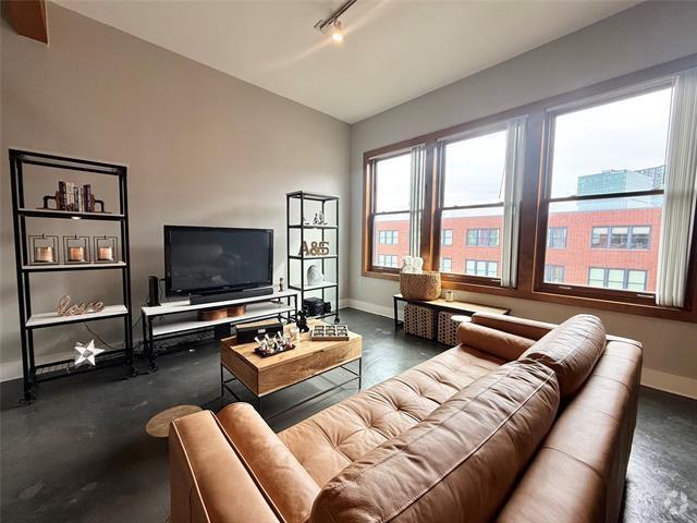 Building Photo - 2502 Live Oak St Unit 302 Rental