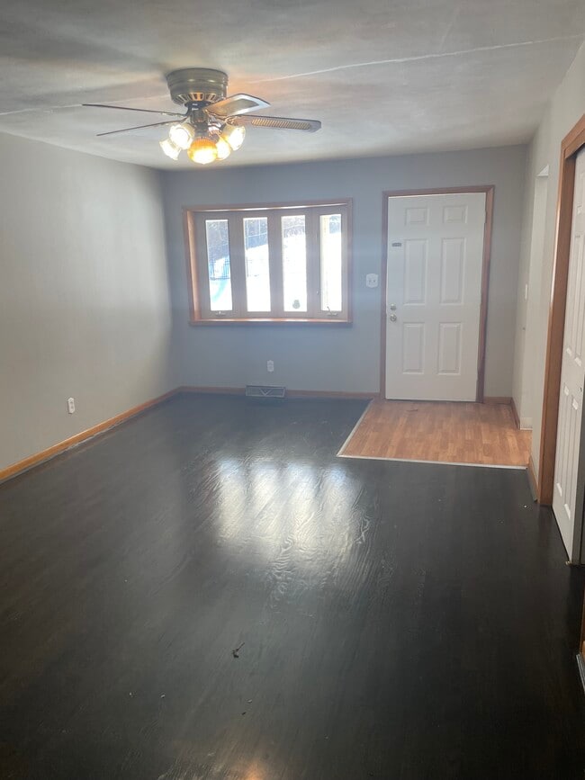 Photo - 4555 E 4th St