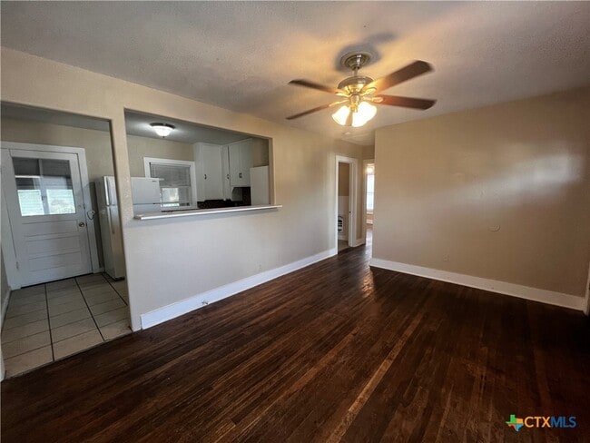 Building Photo - 303 Cardinal St Rental