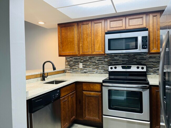 Photo - 3042 Sir Hamilton Cir Unit 6