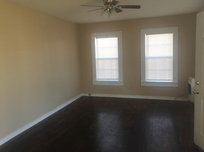 Photo - 420 Moss St Unit Apt A