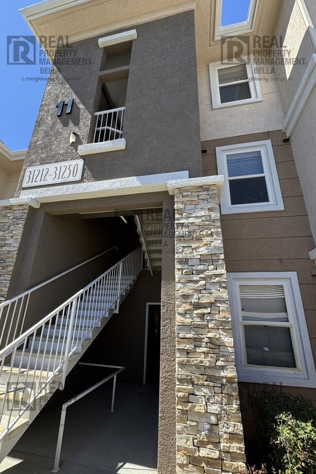 Building Photo - You won't want to miss this! Rental