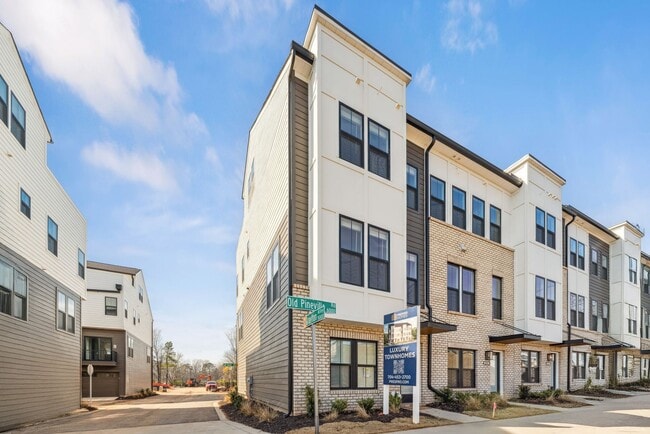 Building Photo - 6028 Old Pineville Rd