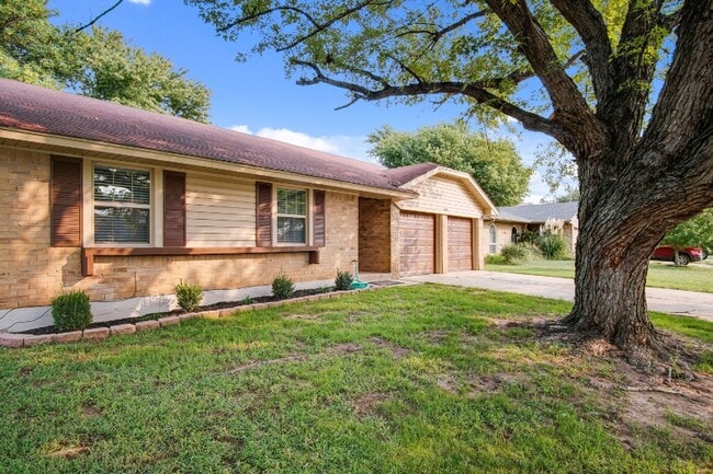 Photo - 501 Holly Hill Rd