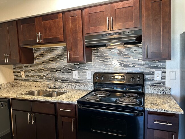 Photo - Parc Lake / Bay Shore Village