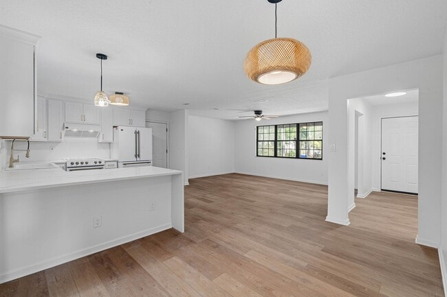 3 2 Riverfront Brick Ranch Access - Image