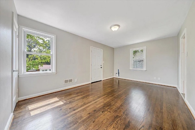 Photo - 2109 Colgate St NE