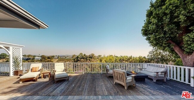 Photo - 2050 Linda Flora Dr