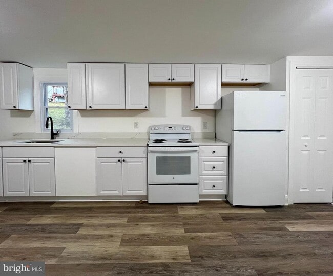 Photo - 20 Laurel Hill Ln