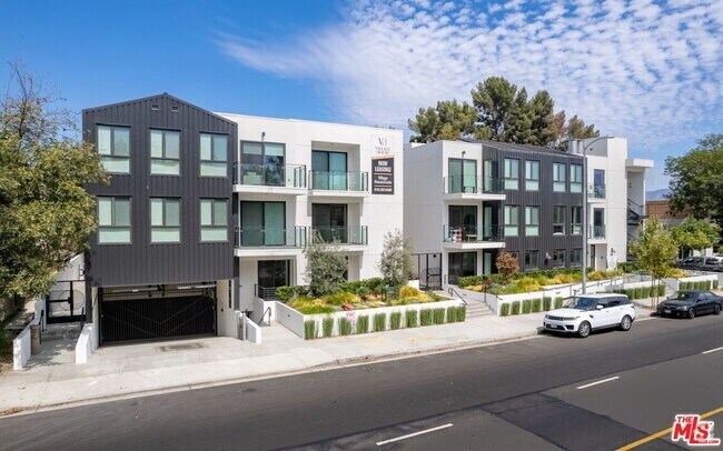 Building Photo - 11445 Riverside Dr Unit 106 Rental