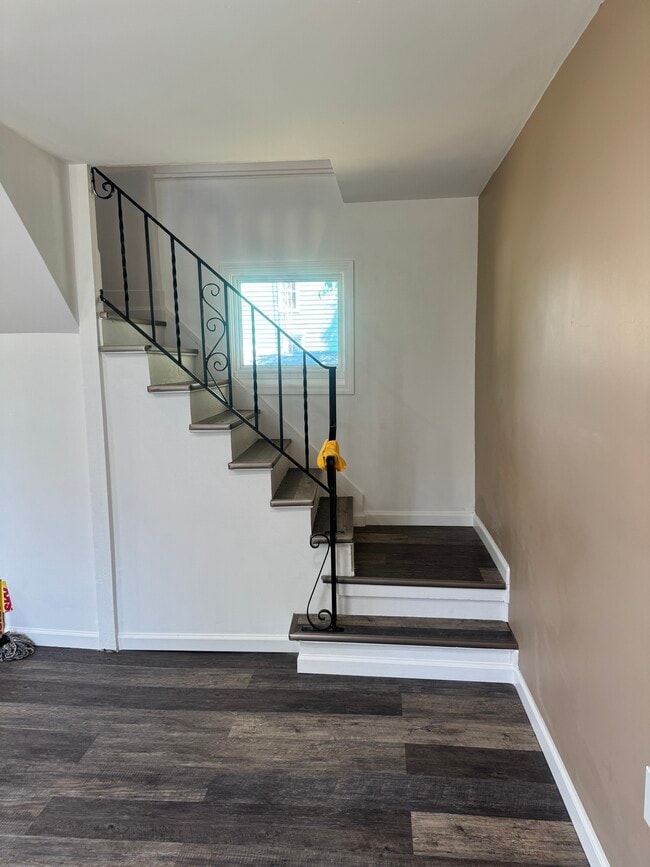 Photo - 76 E 6th St