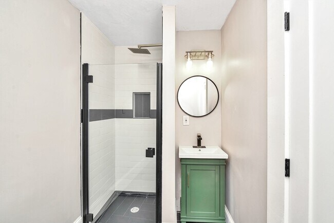 16 Carson St Unit 1