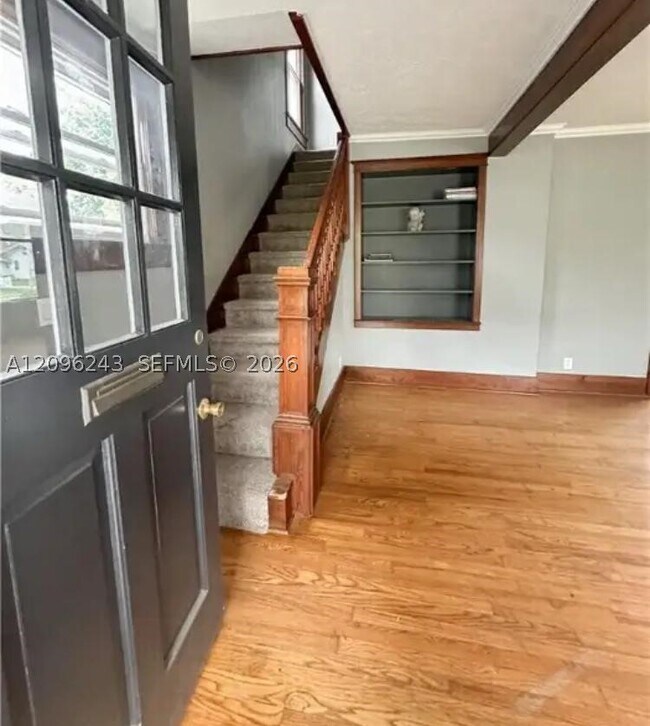 702 W Main St