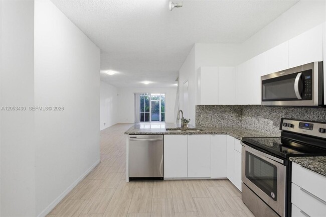 Photo - 2066 Madeira Dr