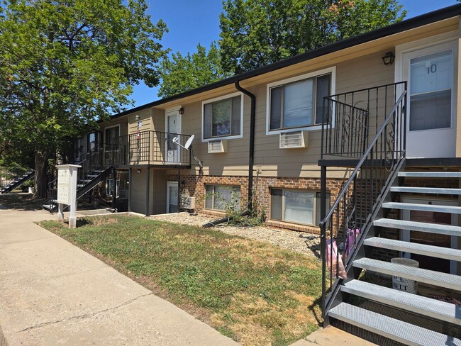 Building Photo - 1428 S California Ave Unit #9