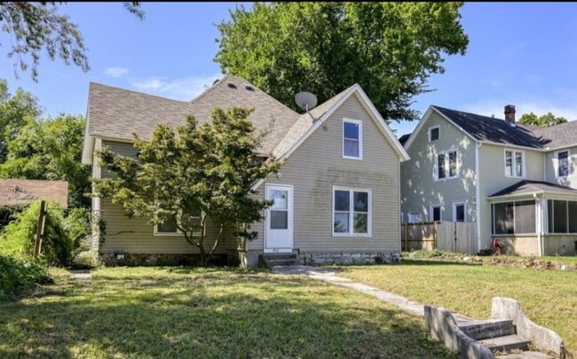 Building Photo - 912 Olive St Rental