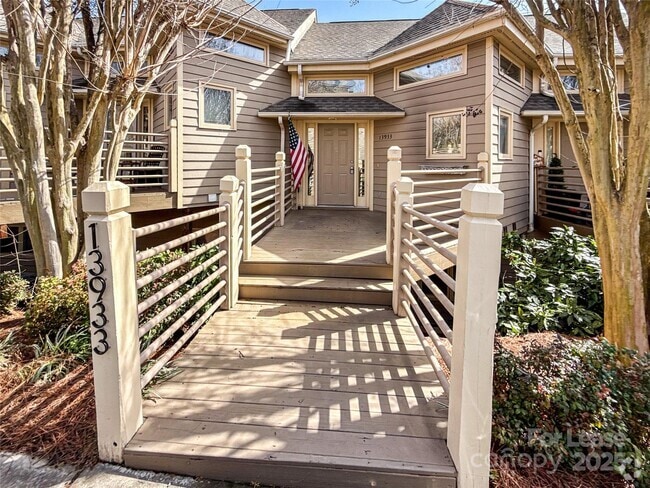Building Photo - 13933 Queens Harbor Rd Rental