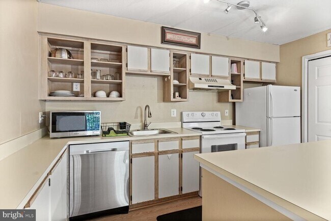 Photo - 3304 Wyndham Cir Unit 235