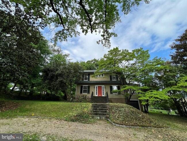 Photo - 2800 Russell Rd House