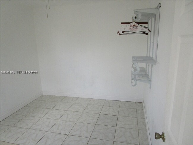 Photo - 115 NE 192nd St Unidad 1